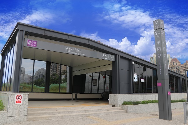 [Dự án tuyến đường sắt đô thị số 4 tại TP.HCM, giai đoạn một, đã hoàn thành việc lắp đặt cơ điện và trang trí khu vực thiết bị tại các nhà ga, bao gồm các nhà ga Bình Dương và Thủ Đức.]
