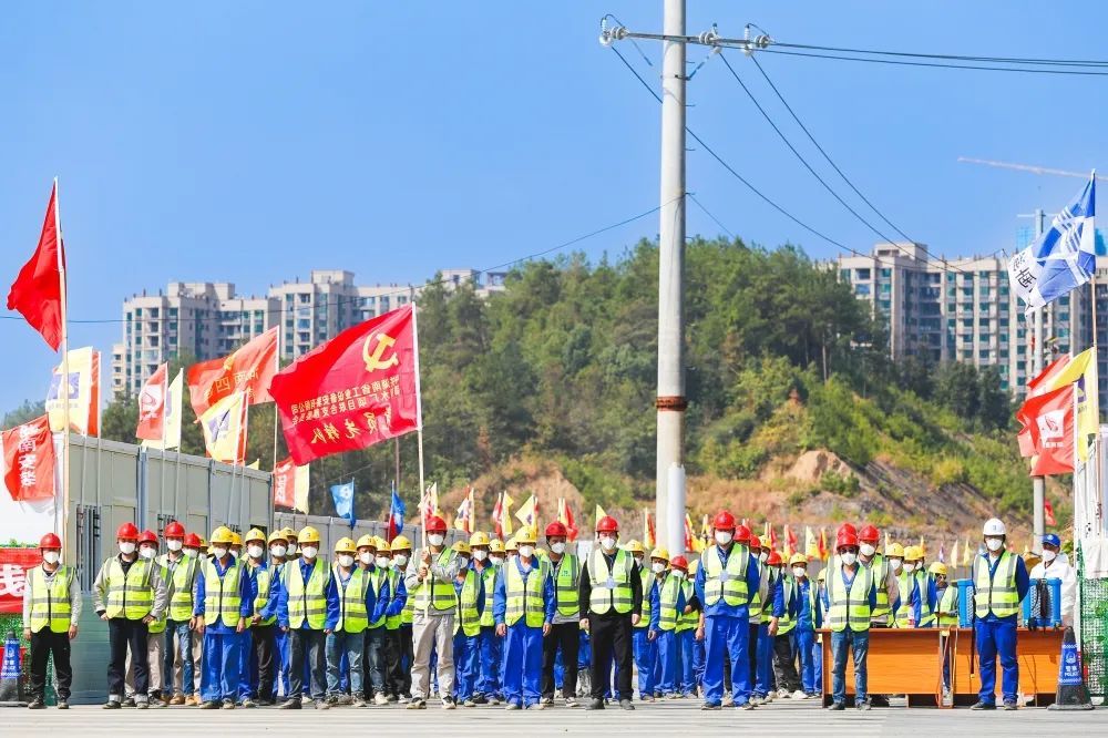 Tăng cường tuyến phòng dịch, Chi nhánh thứ ba hỗ trợ xây dựng bệnh viện dã chiến ở Tương Dương